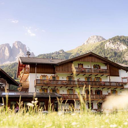 Garni Letizia Bed and Breakfast Campitello di Fassa Eksteriør billede