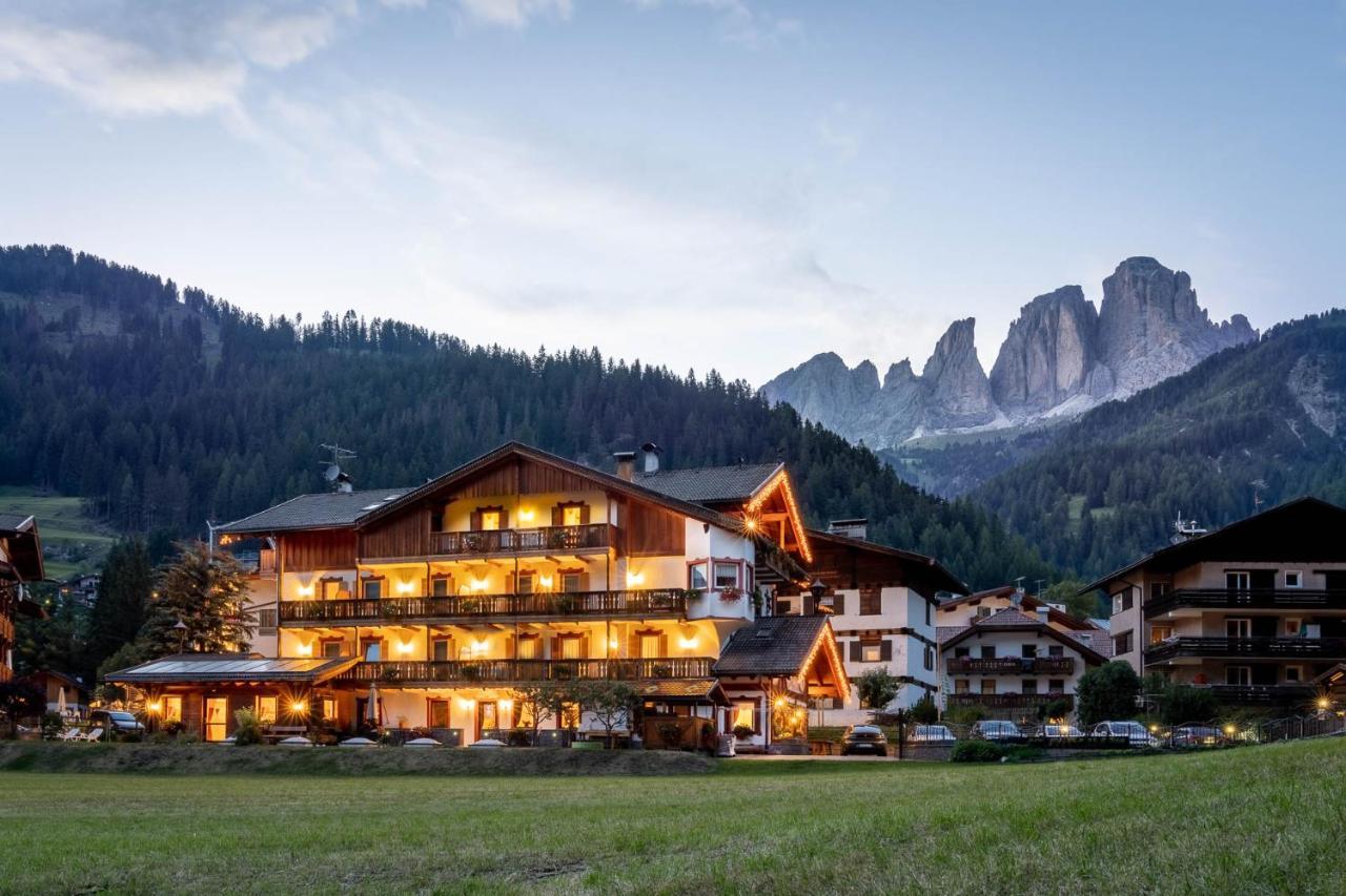 Garni Letizia Bed and Breakfast Campitello di Fassa Eksteriør billede