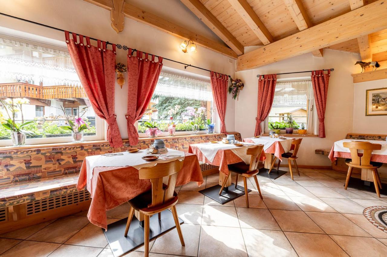 Garni Letizia Bed and Breakfast Campitello di Fassa Eksteriør billede